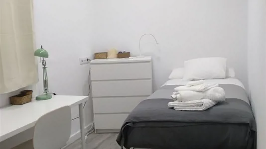 Rooms in El Prat de Llobregat - photo 1