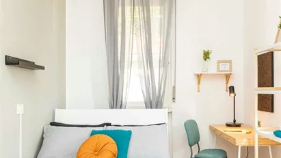 Room for rent in Milano Zona 5 - Vigentino, Chiaravalle, Gratosoglio, Milan