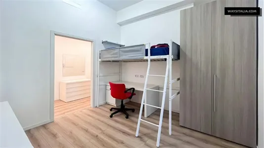 Rooms in Milano Zona 8 - Fiera, Gallaratese, Quarto Oggiaro - photo 4