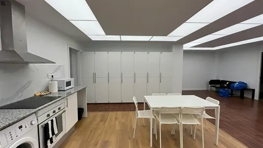 Rooms in Barcelona Eixample - photo 9