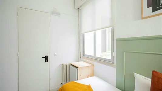 Rooms in Madrid Centro - photo 4