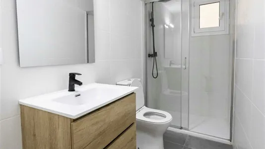 Rooms in Barcelona Sants-Montjuïc - photo 8