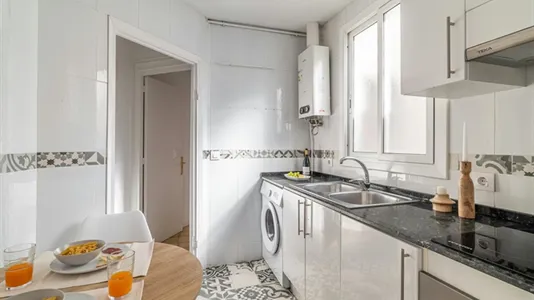 Rooms in Barcelona Ciutat Vella - photo 8