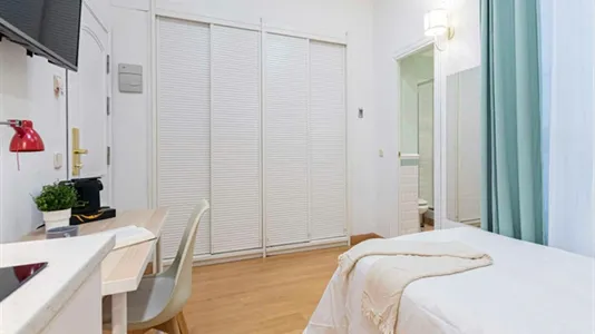Rooms in Madrid Centro - photo 5