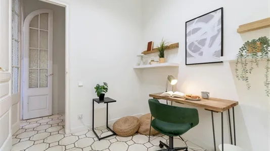 Rooms in Barcelona Ciutat Vella - photo 7
