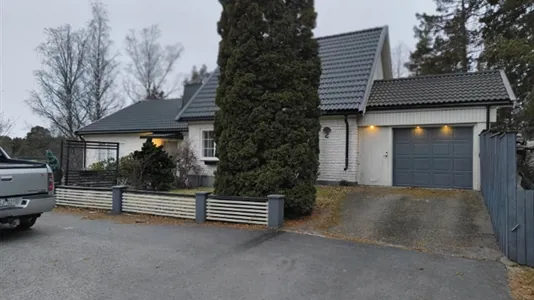 Houses in Södertälje - photo 2