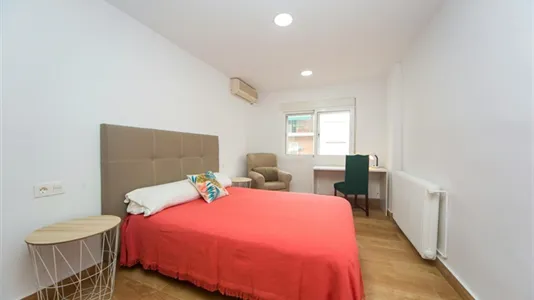 Rooms in Granada - photo 1