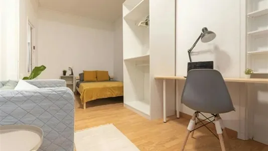 Rooms in Barcelona Ciutat Vella - photo 5