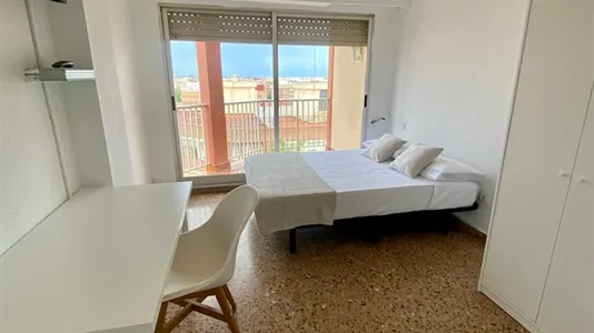 Rooms in Godelleta - photo 1