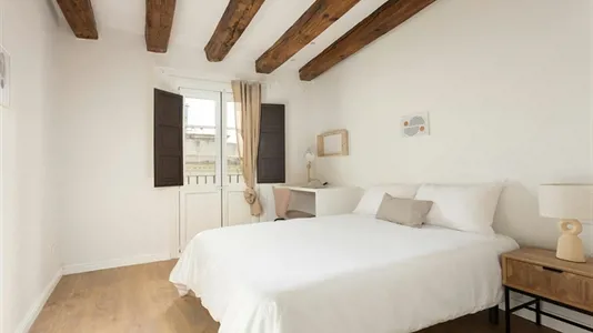 Rooms in Barcelona Ciutat Vella - photo 2