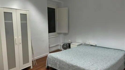 Rooms in Barcelona Eixample - photo 9