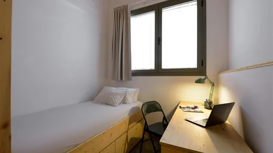 Rooms in Barcelona Eixample - photo 2