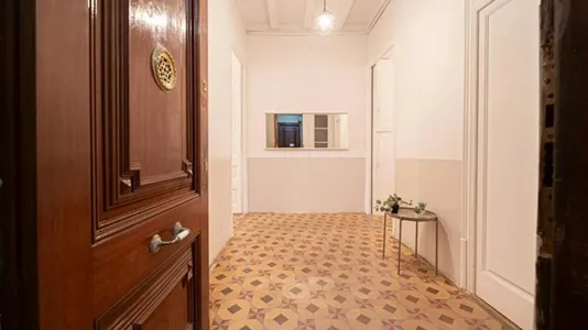 Rooms in Barcelona Eixample - photo 9