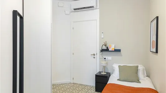 Rooms in Barcelona Eixample - photo 8