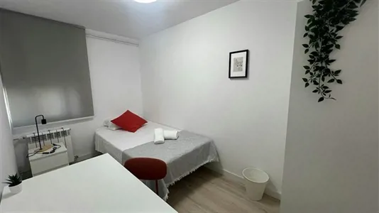 Rooms in Cornellà de Llobregat - photo 2