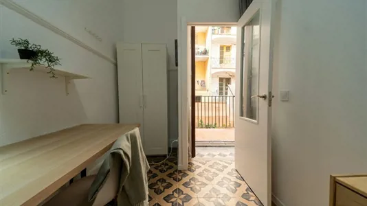 Rooms in Barcelona Ciutat Vella - photo 2