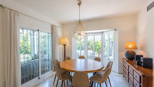 Houses in Estepona - photo 7