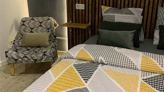 Rooms in Barcelona Ciutat Vella - photo 10