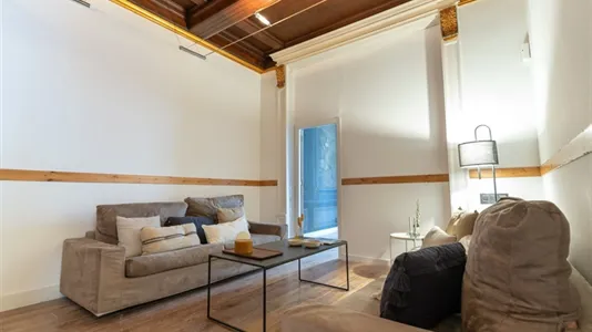 Rooms in Barcelona Ciutat Vella - photo 8