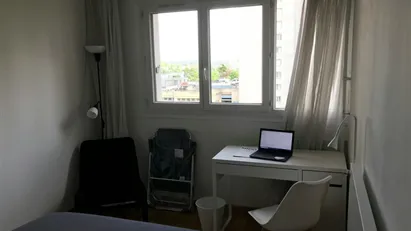 Room for rent in L'Haÿ-les-Roses, Île-de-France