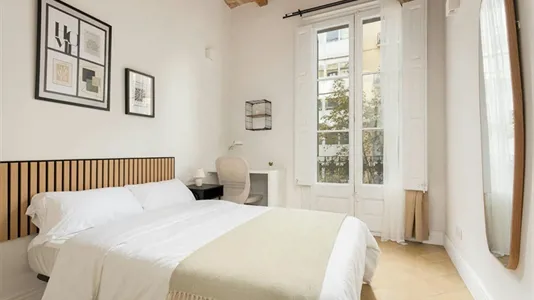 Rooms in Barcelona Eixample - photo 1