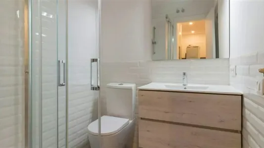 Rooms in Barcelona Ciutat Vella - photo 7