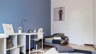 Room for rent in Milano Zona 6 - Barona, Lorenteggio, Milan