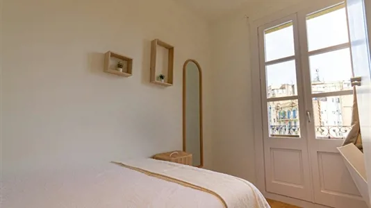 Rooms in Barcelona Eixample - photo 2