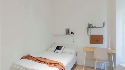Room for rent in Milano Zona 8 - Fiera, Gallaratese, Quarto Oggiaro, Milan