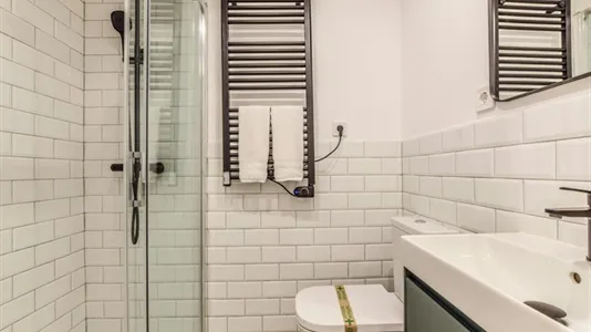 Rooms in Madrid Centro - photo 8