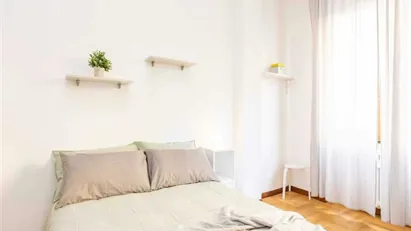 Room for rent in Milano Zona 4 - Vittoria, Forlanini, Milan