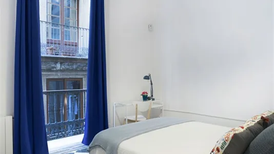 Rooms in Barcelona Ciutat Vella - photo 9