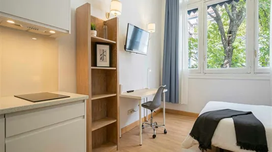 Rooms in Madrid Centro - photo 6