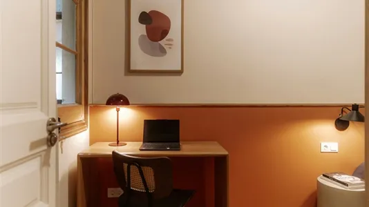 Rooms in Barcelona Ciutat Vella - photo 8