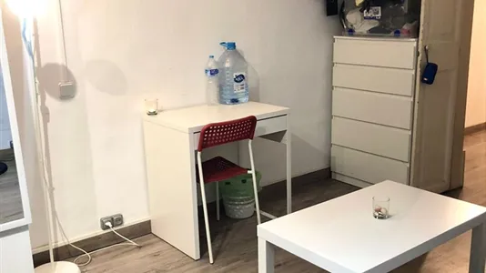 Rooms in Barcelona Ciutat Vella - photo 8