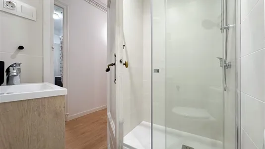 Rooms in Barcelona Ciutat Vella - photo 10