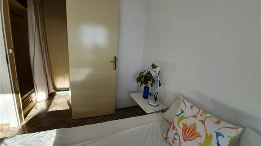 Rooms in Barcelona Ciutat Vella - photo 7