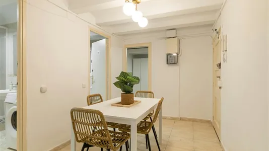 Rooms in Barcelona Ciutat Vella - photo 10