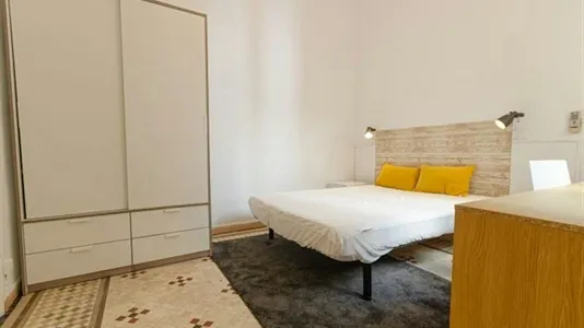 Rooms in Barcelona Eixample - photo 2