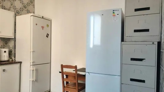 Rooms in Barcelona Ciutat Vella - photo 10