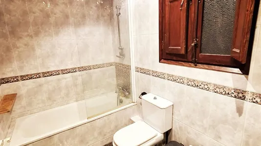 Rooms in Barcelona Ciutat Vella - photo 9