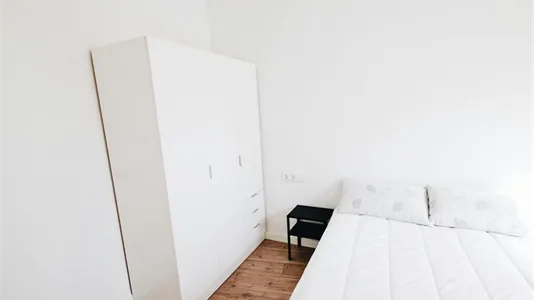 Rooms in Barcelona Sants-Montjuïc - photo 4