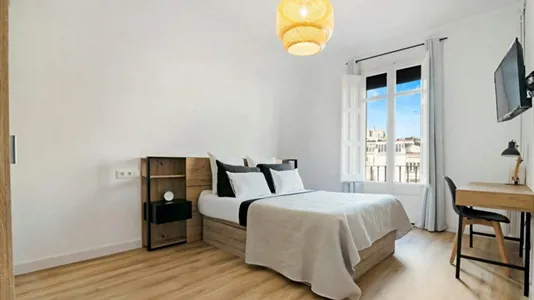 Rooms in Barcelona Eixample - photo 1