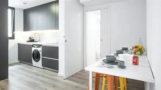 Rooms in Barcelona Ciutat Vella - photo 9