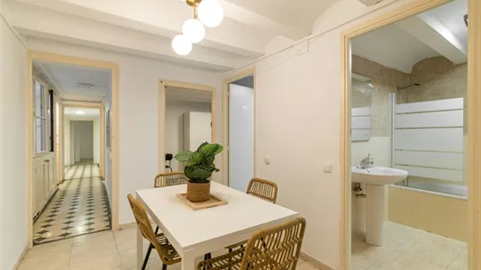 Rooms in Barcelona Ciutat Vella - photo 8