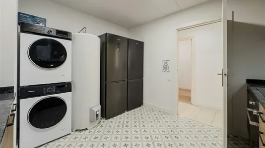 Rooms in Barcelona Eixample - photo 10