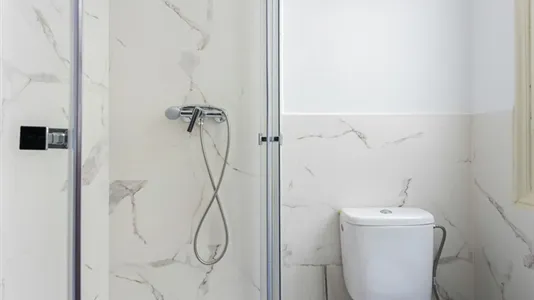 Rooms in Barcelona Ciutat Vella - photo 10