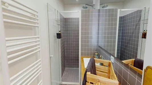 Rooms in Paris 8ème arrondissement - photo 9