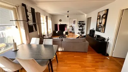 Ljus och rymlig trea med balkong i centrala Haninge!