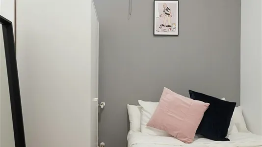 Rooms in Madrid Centro - photo 1